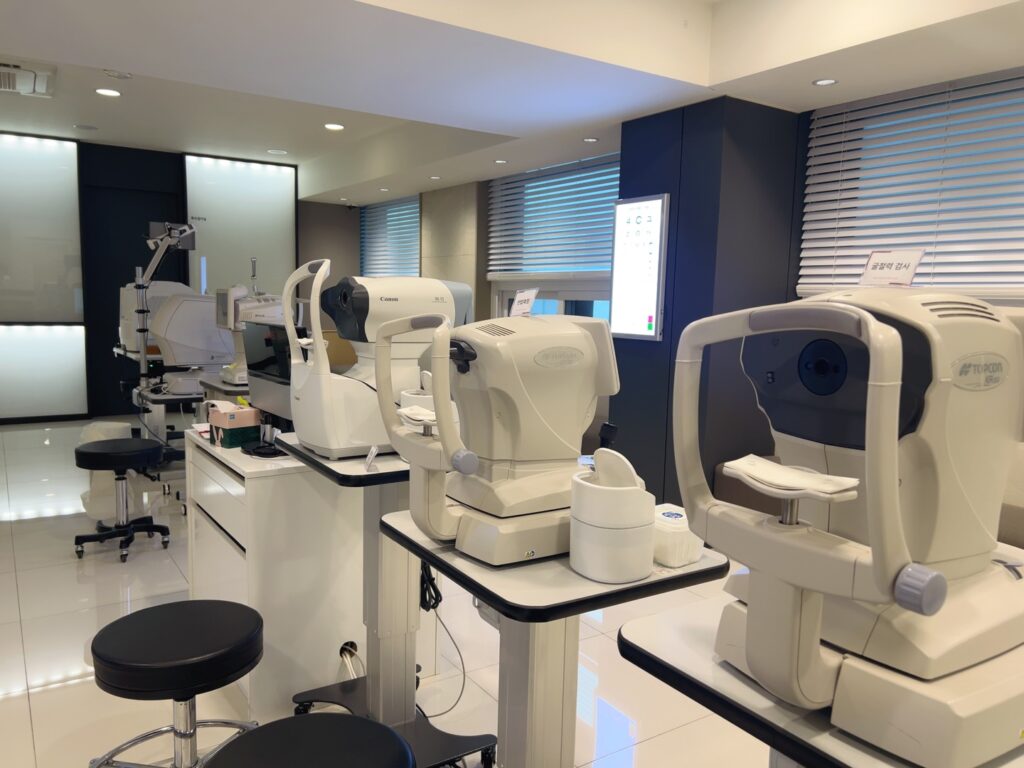 40대 노안 수술 VIVA ICL 시력 교정 선택 가이드 3 KakaoTalk 20250516 142241711 10 1