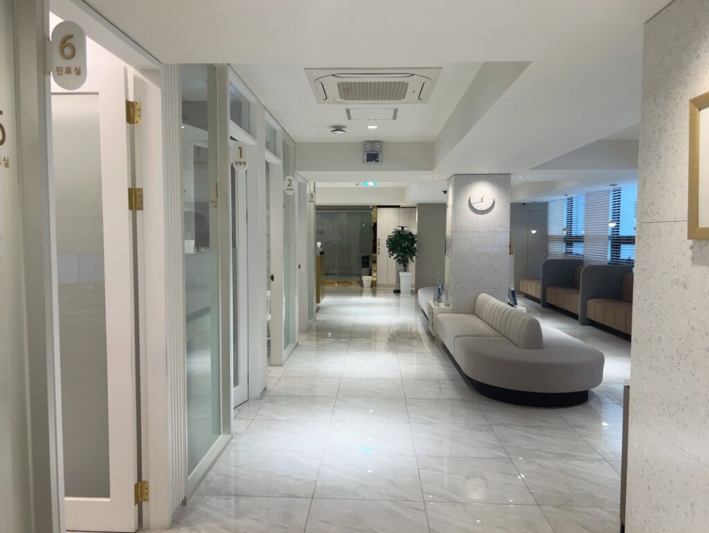 40대 노안 수술 VIVA ICL 시력 교정 선택 가이드 4 KakaoTalk 20250912 154703572 06 1