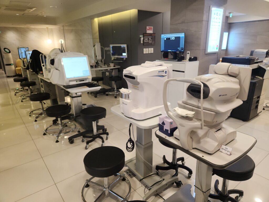 라식부작용 줄이려면? 스마일라식안과 선택 시 꼭 알아야 할 핵심 정보 5 KakaoTalk 20240902 112427634 20