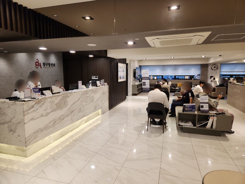 강남스마일라식 제대로 알기 – 강남시력교정술과 안과 선택 시 꼭 알아야 할 정보 3 KakaoTalk 20240923 140756903 04