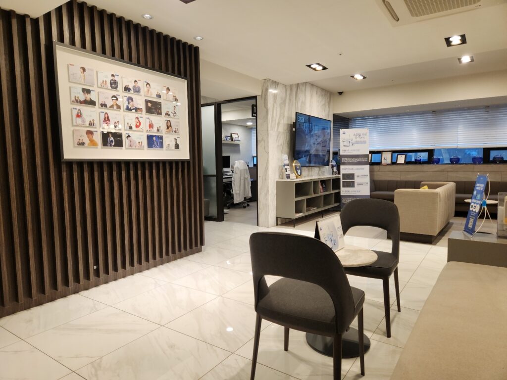 강남스마일라식 제대로 알기 – 강남시력교정술과 안과 선택 시 꼭 알아야 할 정보 7 KakaoTalk 20240923 140756903 28